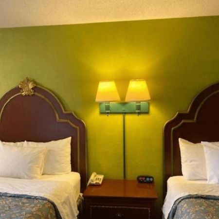 Travelodge By Wyndham Sellersburg المظهر الخارجي الصورة