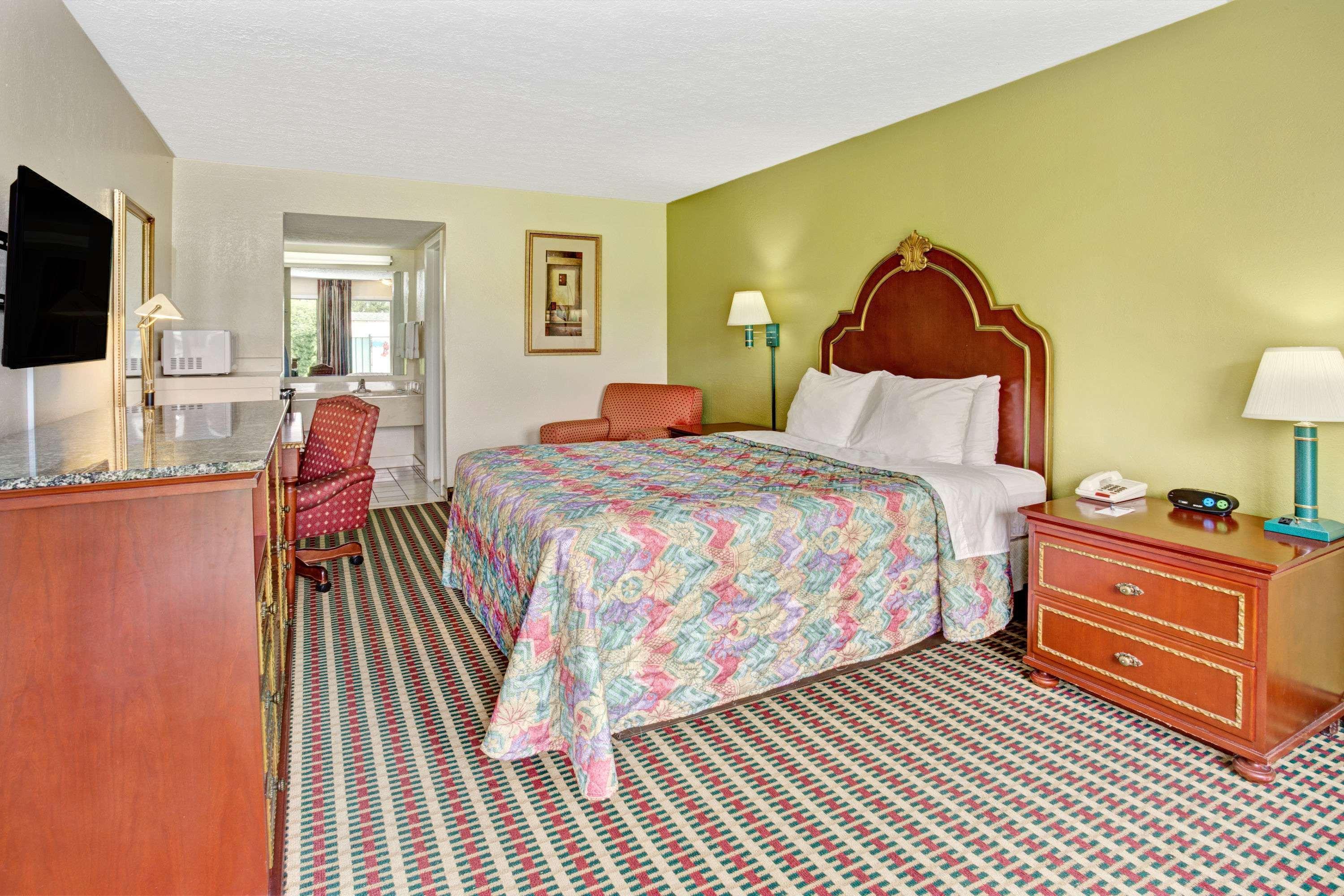 Travelodge By Wyndham Sellersburg المظهر الخارجي الصورة