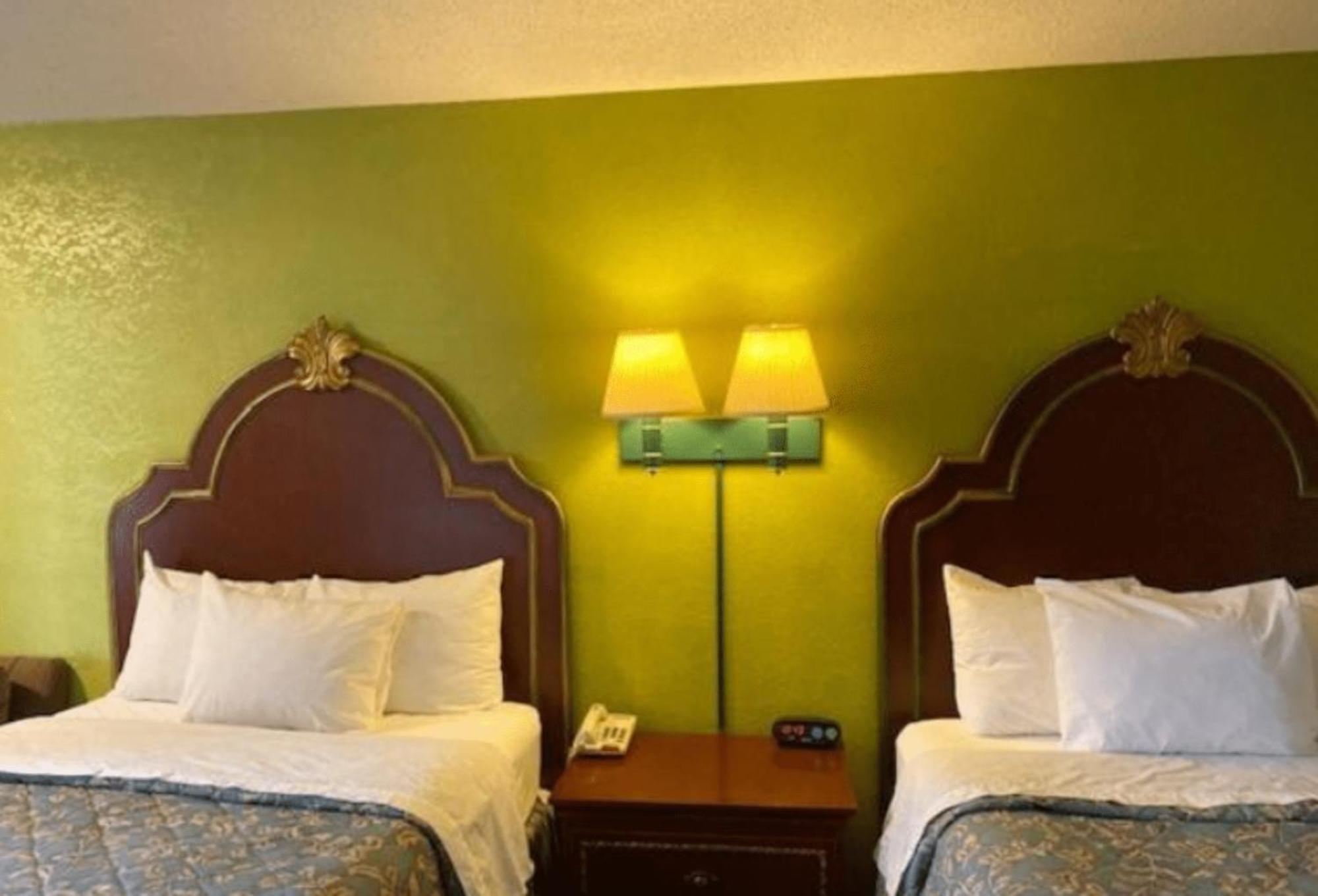 Travelodge By Wyndham Sellersburg المظهر الخارجي الصورة
